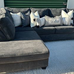 Like new Broyhill Sectional With LHFCHAISE  Gray Chenille Fabric Soft & Comfy- Steamed Clean Fresh And Sanitized NO SMOKE OR PETS