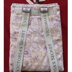New Victoria’s Secret Packable Floral Towel 2-in 1 Convertible Backpack. Absorbent Terry Cloth Material !!!PRICE IS NEGOTIABLE!!
