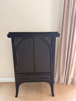 Wine Cabinet (27.5”) Black
