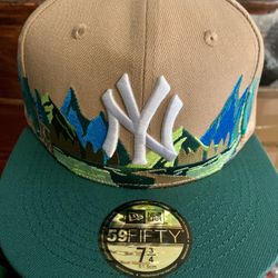 New York Yankees Mountain Range Fitted Hat