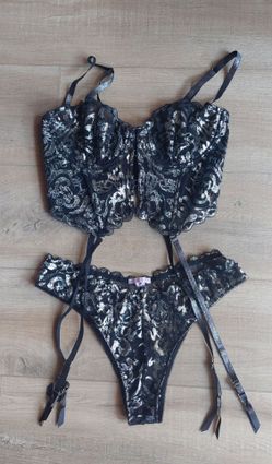 Savage X Fenty Lace Lingerie Set – Black & Silver Shimmer – S/M