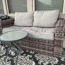 Wicker Outdoor loveseat With 2 Side tables 