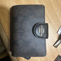 COACH Single Fold Classic Wallet