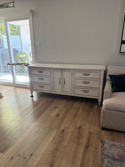 Vintage Style Dresser & Nightstands