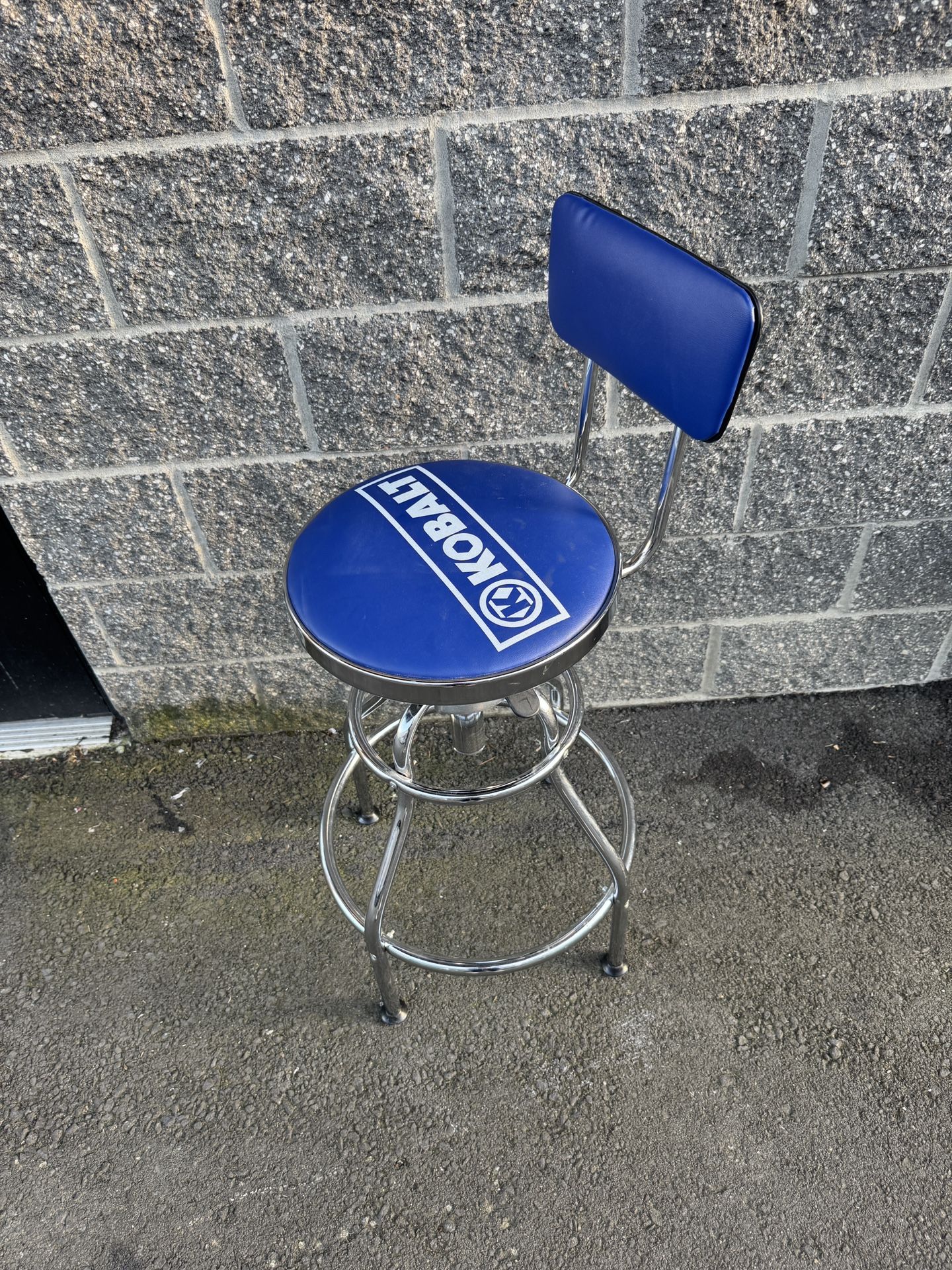 Kobalt Adjustable Hydraulic Stool With Swivel Seat