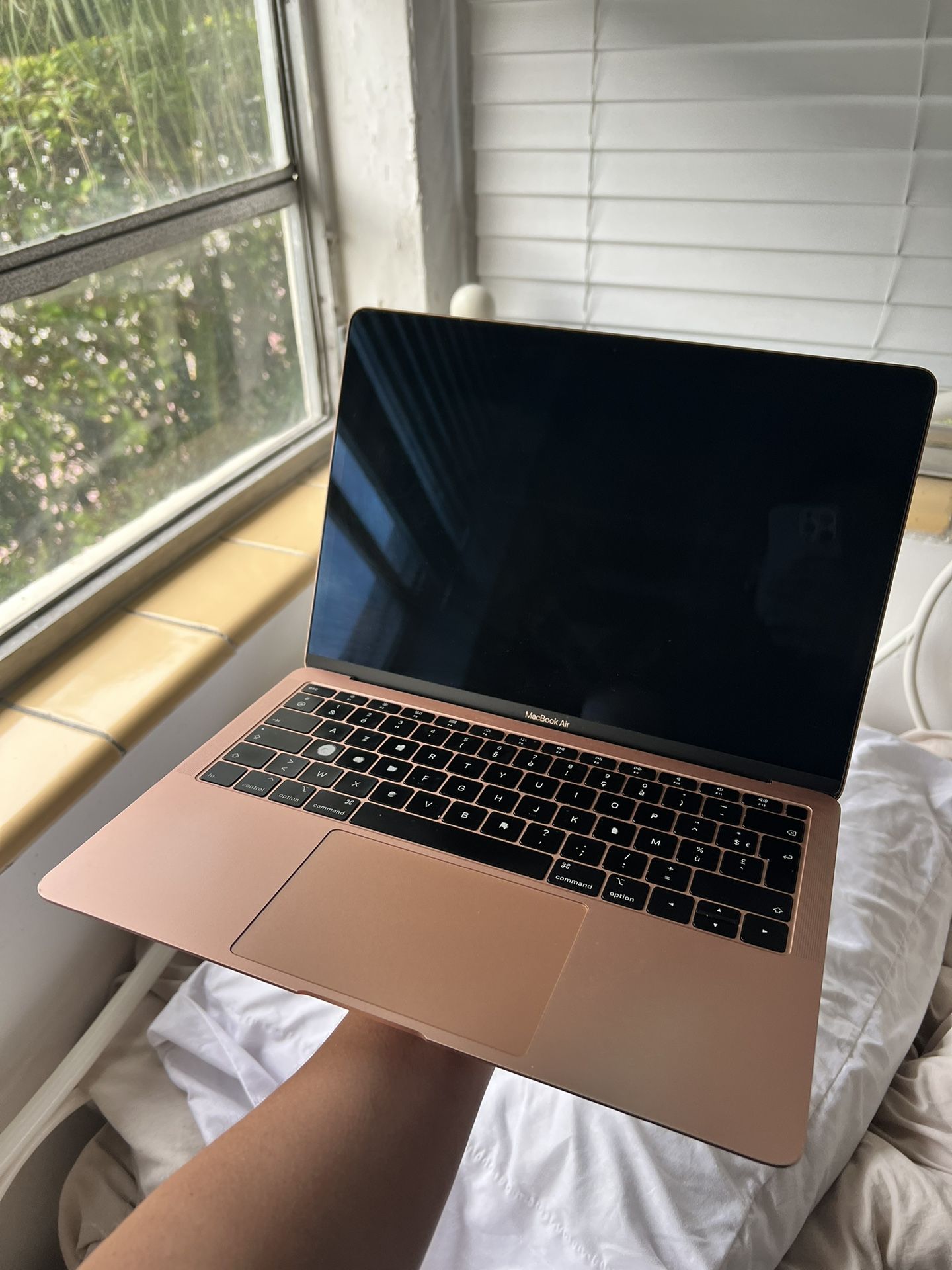 MacBook AIR 13” System MacOS 10.14.6