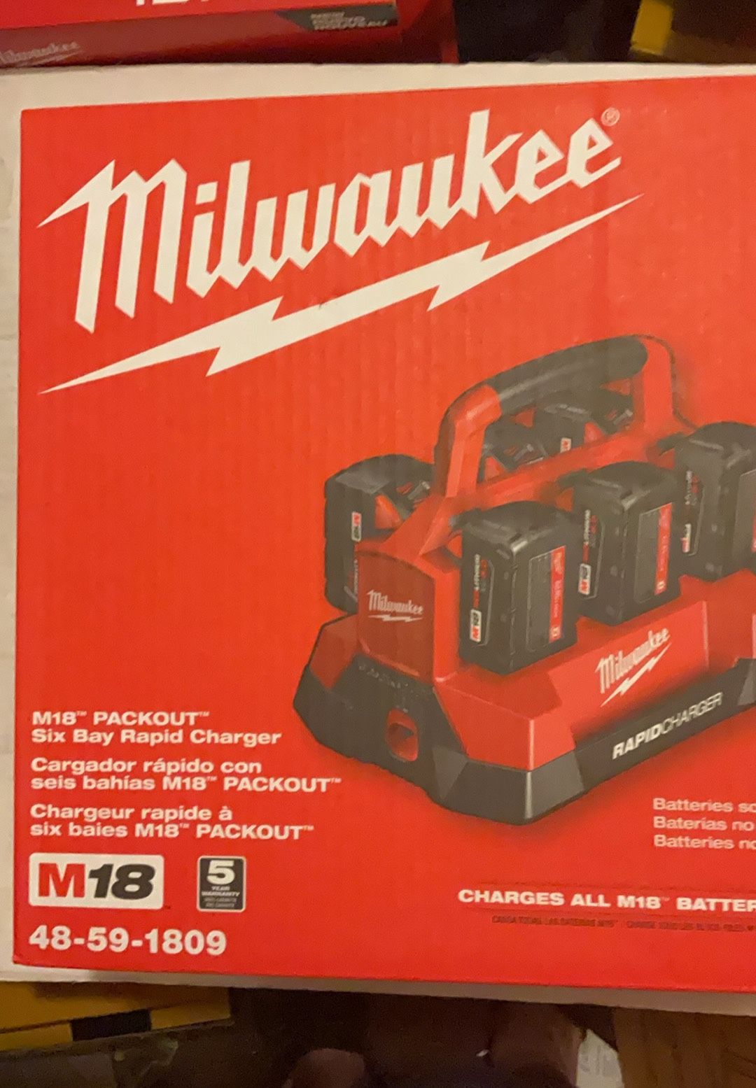 Brand New Milwaukee M18 Fuel Brushless PACKOUT Six Bay Port Rapid Charger.     190 Firm on Price.     190 Firme en Precio.