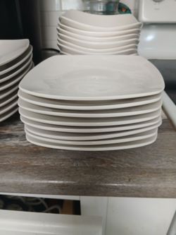 Complete 24 piece dinner ware set