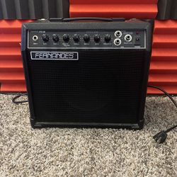 Guitar Amp / Combo / Speaker: 8inch / Output: 3W (RMS) 26W (PEAK) /