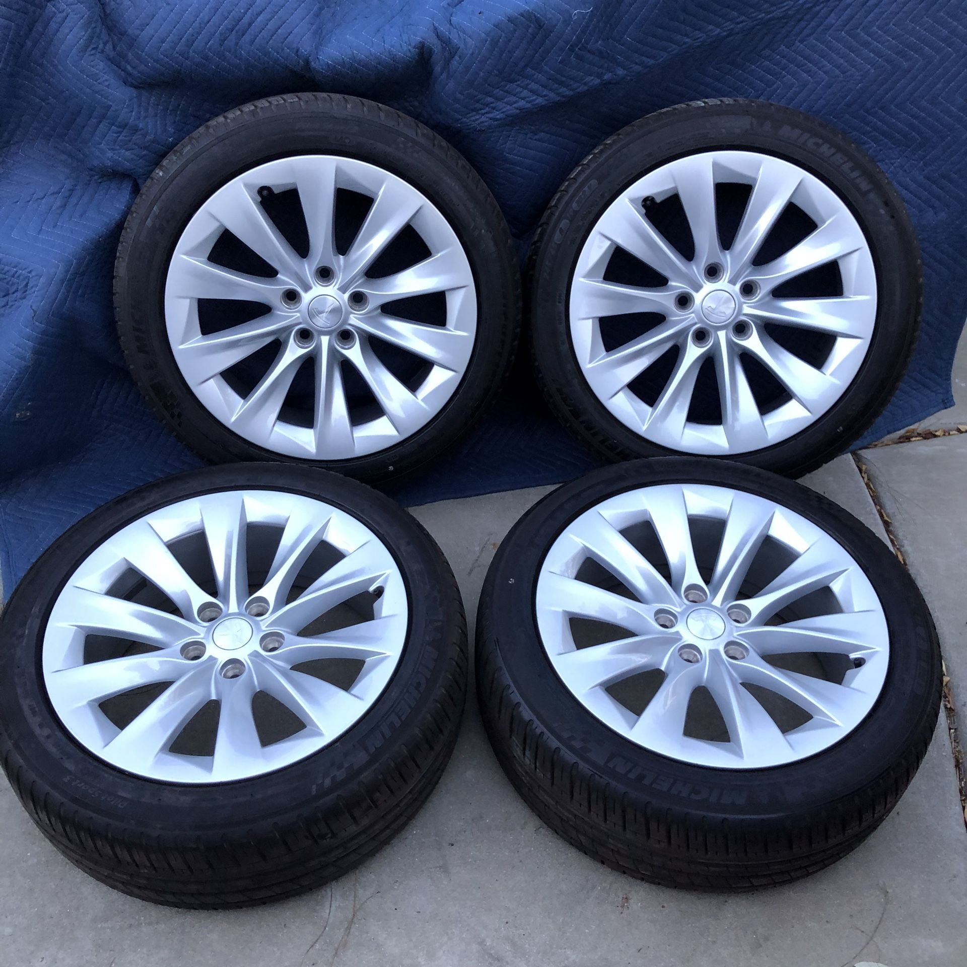 4 Tesla Slipstream Model S 19