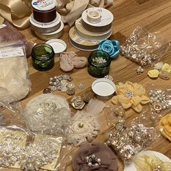 Arts And Craft Materials And Tools (MIX)