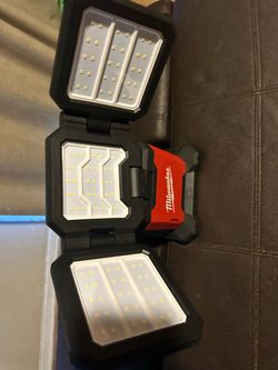 Milwaukee. M18.Dual power triple panel. Flood. Light 2368–20