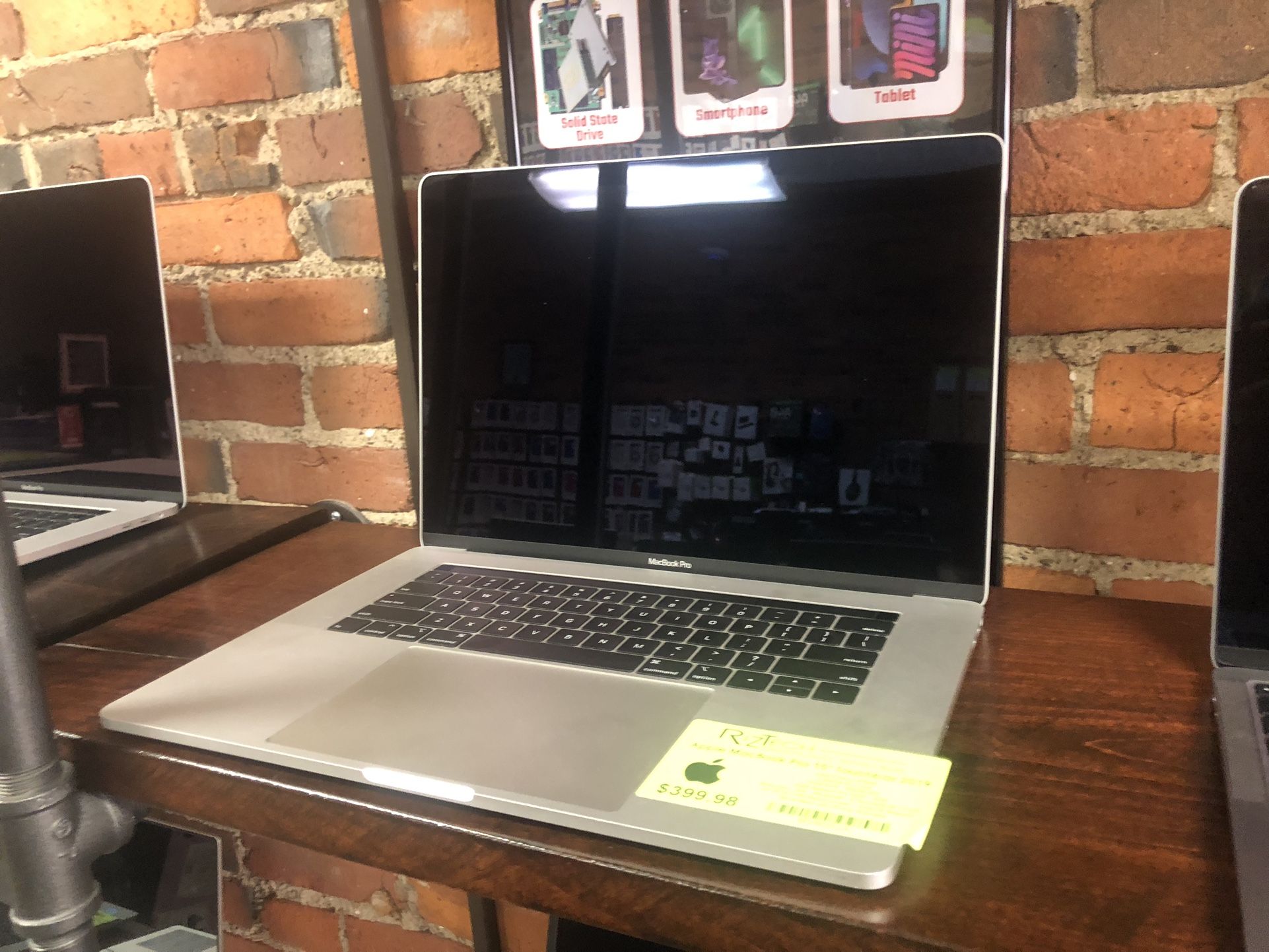 Apple MacBook Pro 15" Touchbar (2019) – $399.98