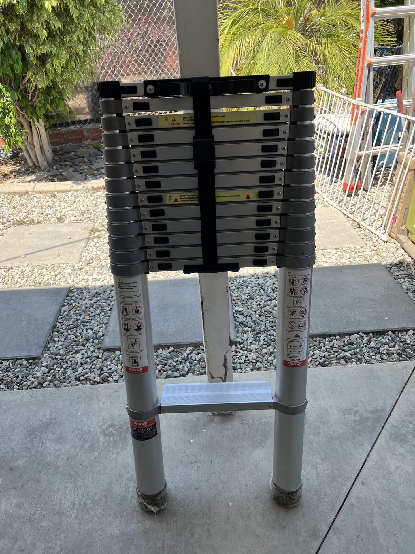 18.5 FT Telescoping Ladder