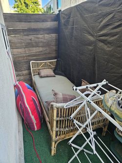 Outdoor daybed