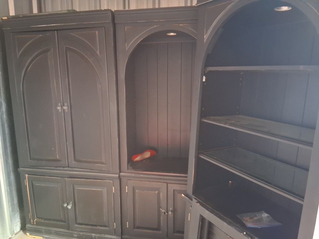 Link Taylor Armoire