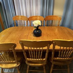 Kitchen/Dining Table