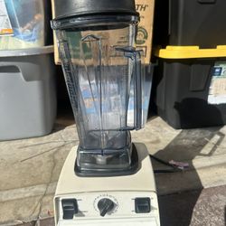 Vita-Mix 5000 Total Nutrition Center Blender Model VM0103 Made In USA