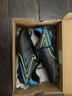 Youth Soccer Cleats size 5