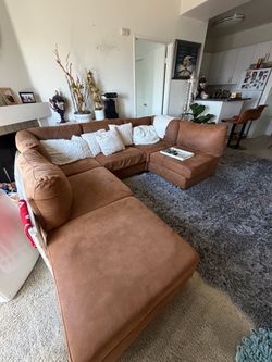 Modern Sofa with Matching Ottoman – Versatile Seating