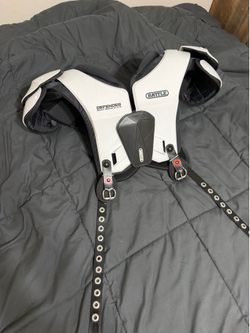 Battle Adult Defender Football Shoulder Pads Size Medium / With Backplate