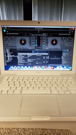 Macbook laptop con musica karaokes y mixes vdj 8.3