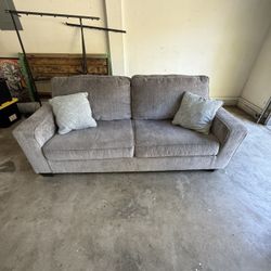 Comfortable Couch With Pull Out Bed 