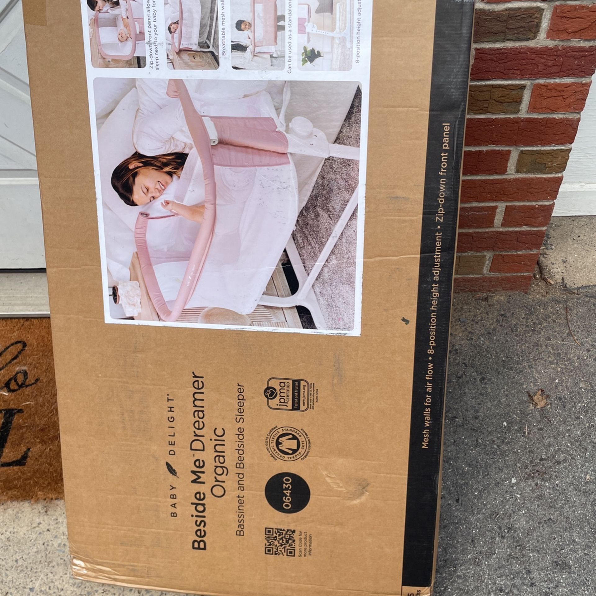 BRAND NEW bassinet
