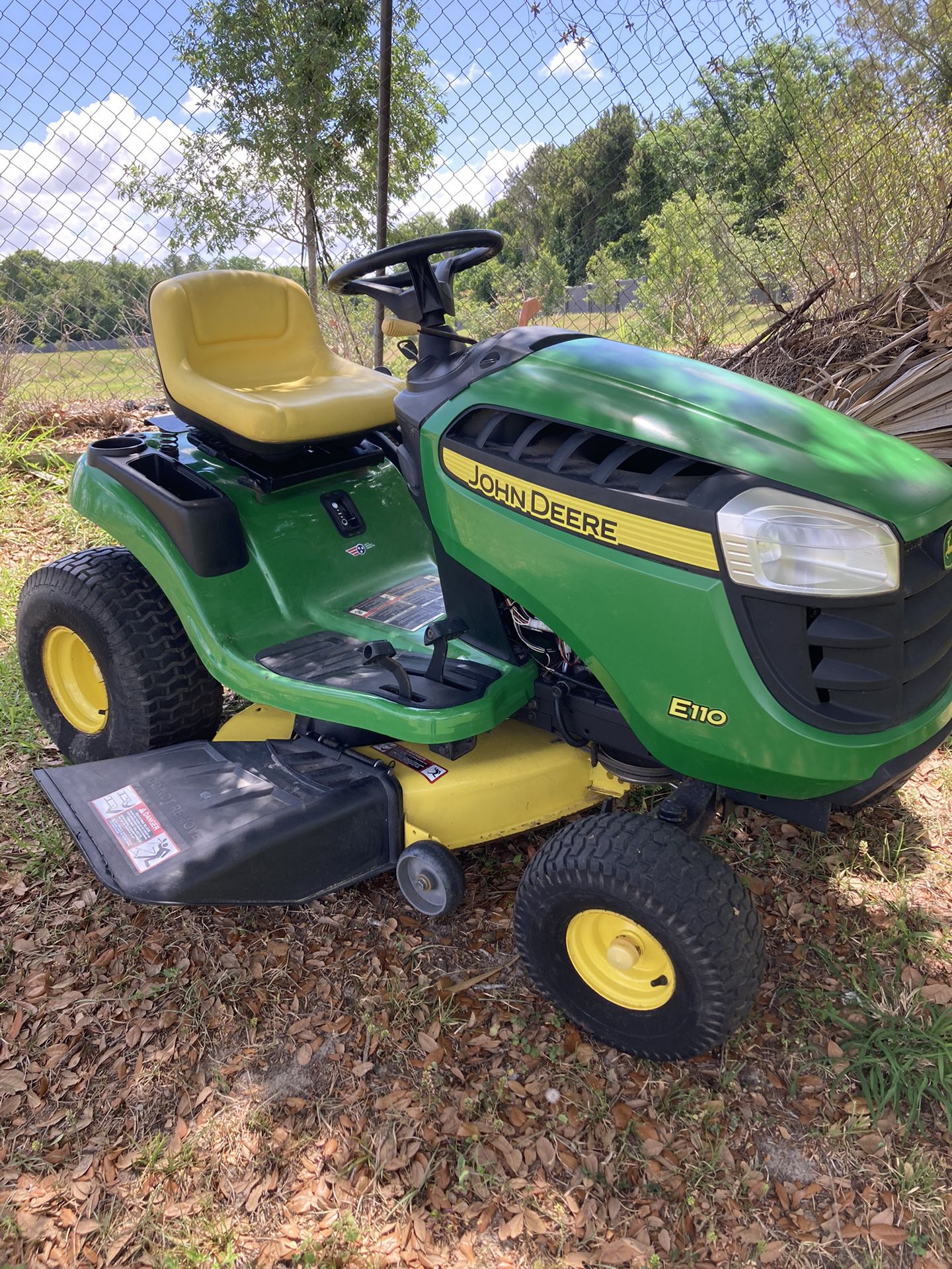 John Deere E110 Tractor 42 Inch Riding Lawn Mower - Only 95 Hours
