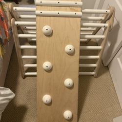 Lily & River Pilklar Triangle Climber With Slide / Rockwell