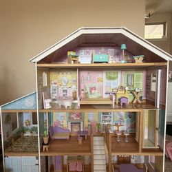 Doll House/ Barbie House 