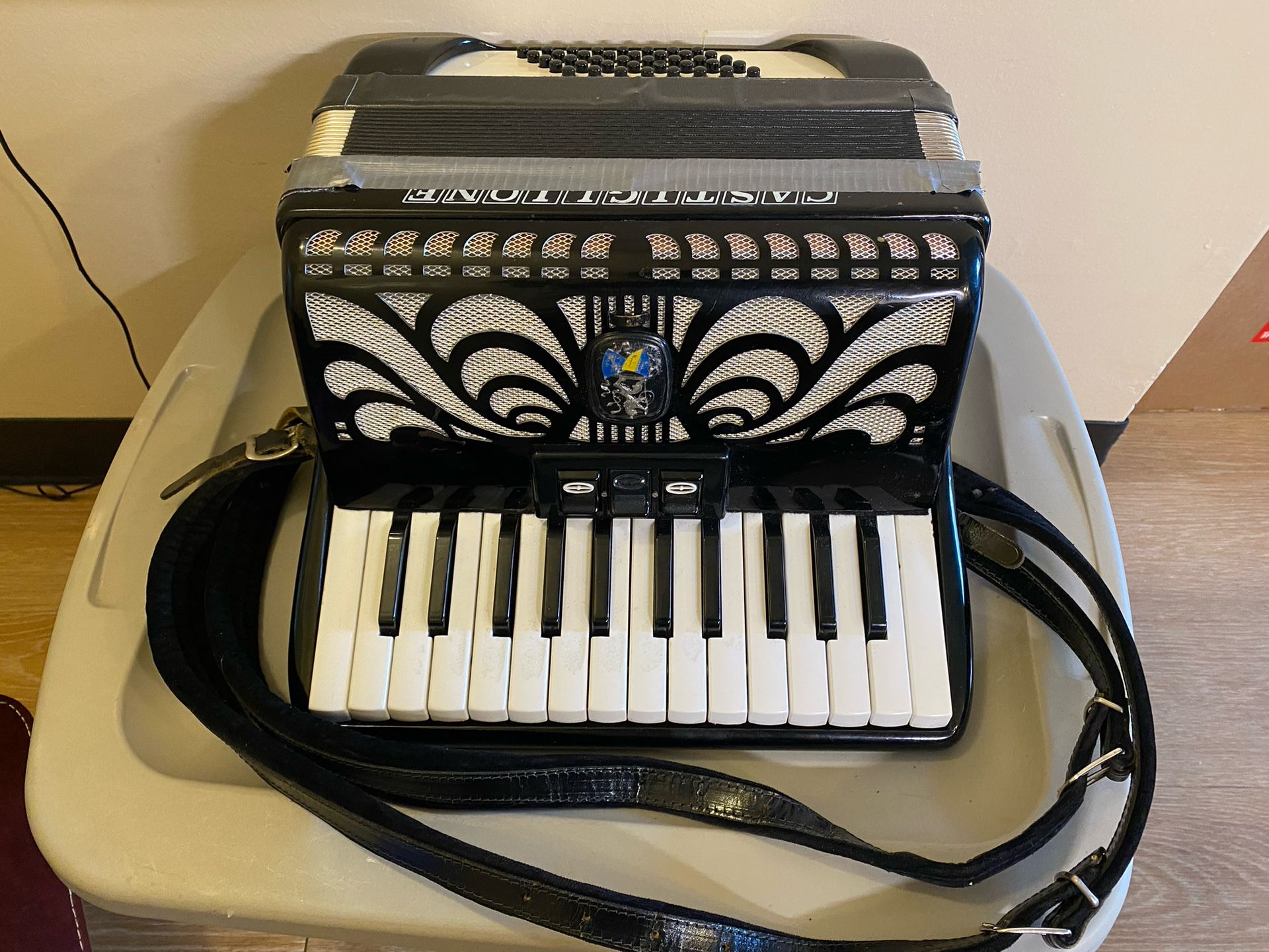 Castiglione Accordion (Read)