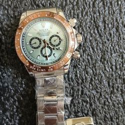 Hot "R" Color Watch