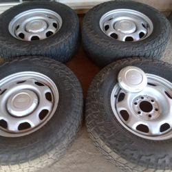 17"Rines y Llantas Ford F 150 Buenas Condiciones 