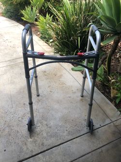 Drive medical deluxe folding walker