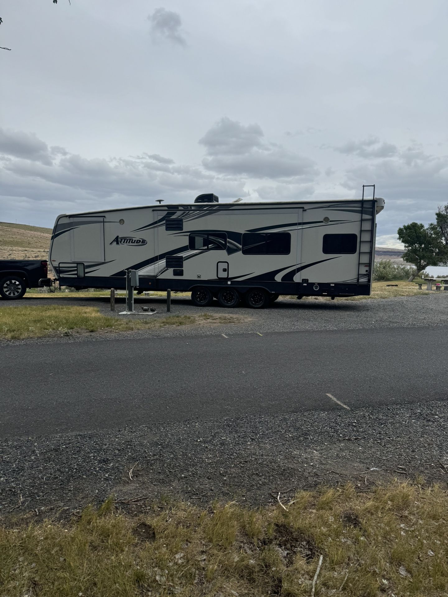 2018 Attitude 32GSG 37ft Toy Hauler