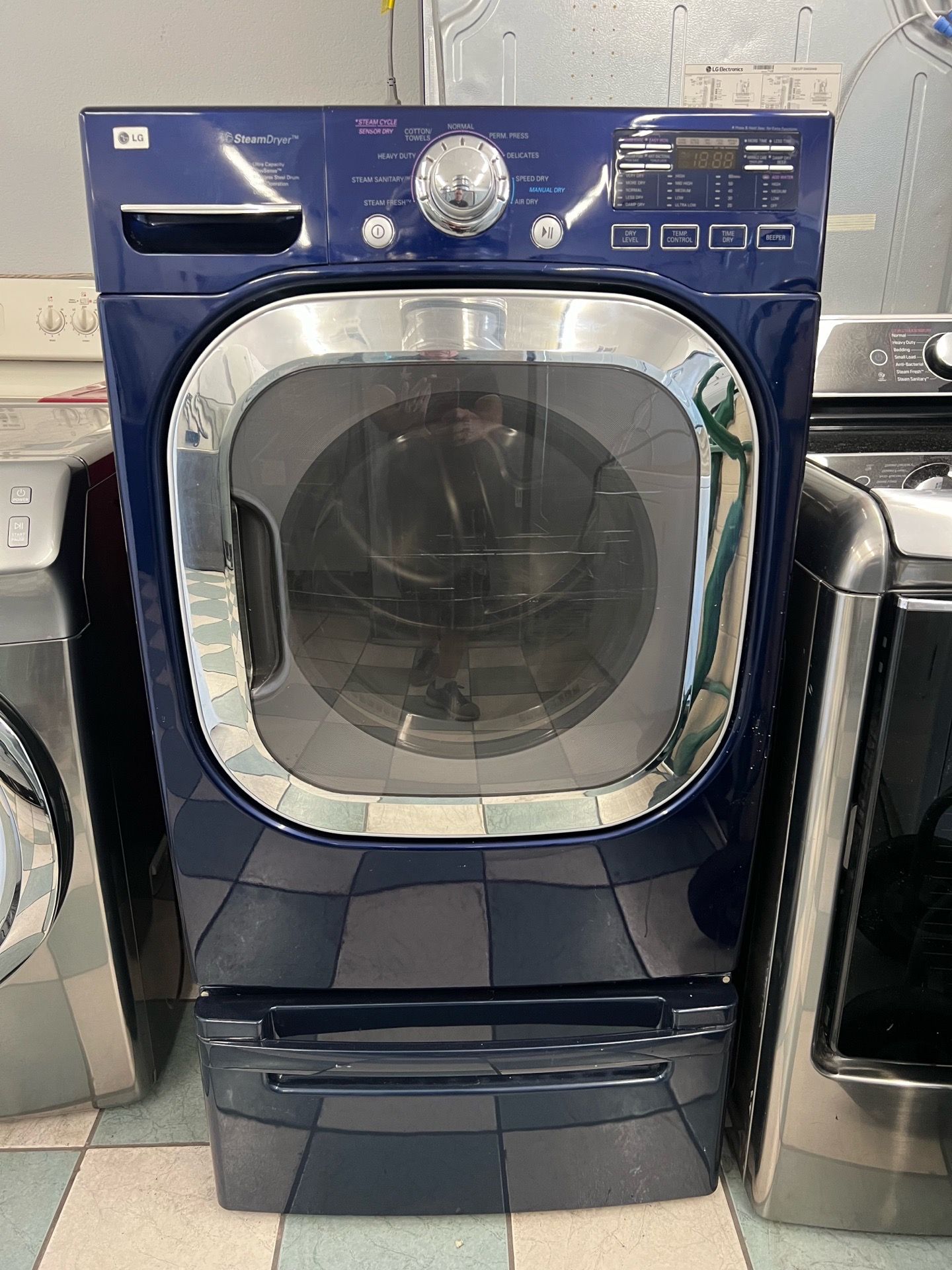 Lg gas dryer with pedestal ( delivery Available)