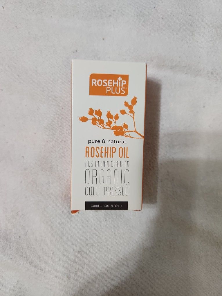 2 BRAND NEW BOTTLES OF ROSEHIP PLUS PURE AND NATURAL ROSEHIP OIL AUSTRALIAN CERTIFIED ORGANIC COLD PRESSED