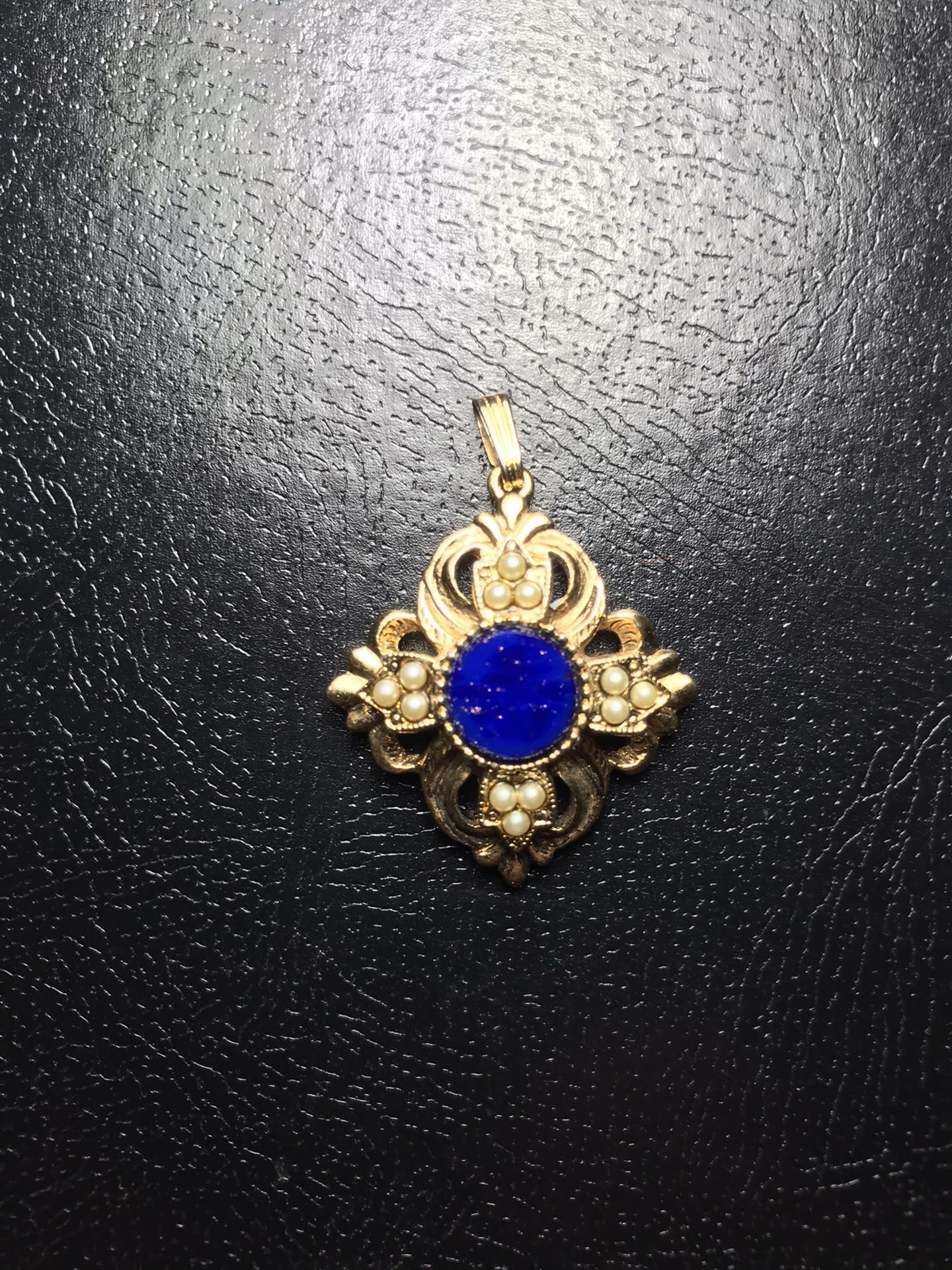 Vintage Avon Viennese Pendant