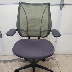Humanscale Liberty, Retails $1349 Mesh Back Computer Desk Office Chair