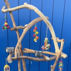 Dual Level Macaw Perch… Great Design With A Compact Base ( Fits Anywhere )!