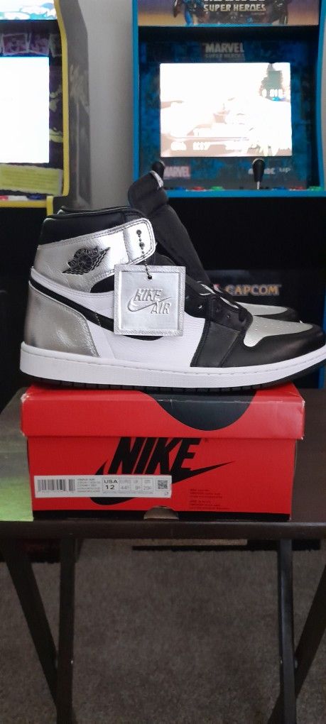 AIR JORDAN 1 RETRO HIGH OG WMNS
"Silver Toe"