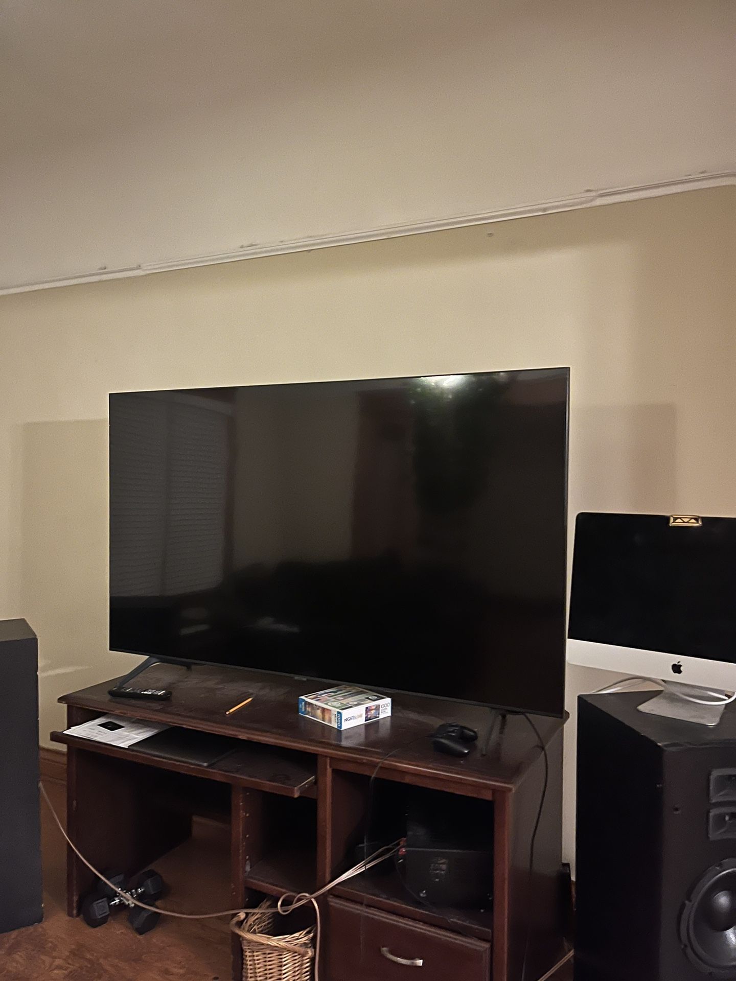 Samsung - 75" Class TU690T Crystal UHD 4K Smart Tizen TV (2023)
