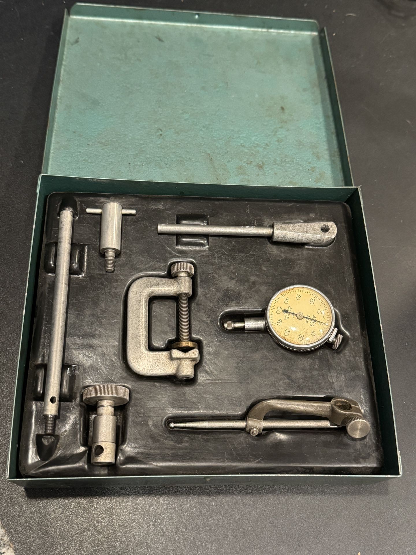 Vintage AMES Dial Indicator Kit 22N. Complete With Case. Tested & working. A few pieces have owners marks. The AMES 22A Dial Indicator is a precision