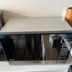 Panasonic Microwave Oven NN-SN686S
