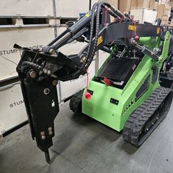 Briggs & Stratton 23HP Gas Powered Track Skid Steer With Breaker 