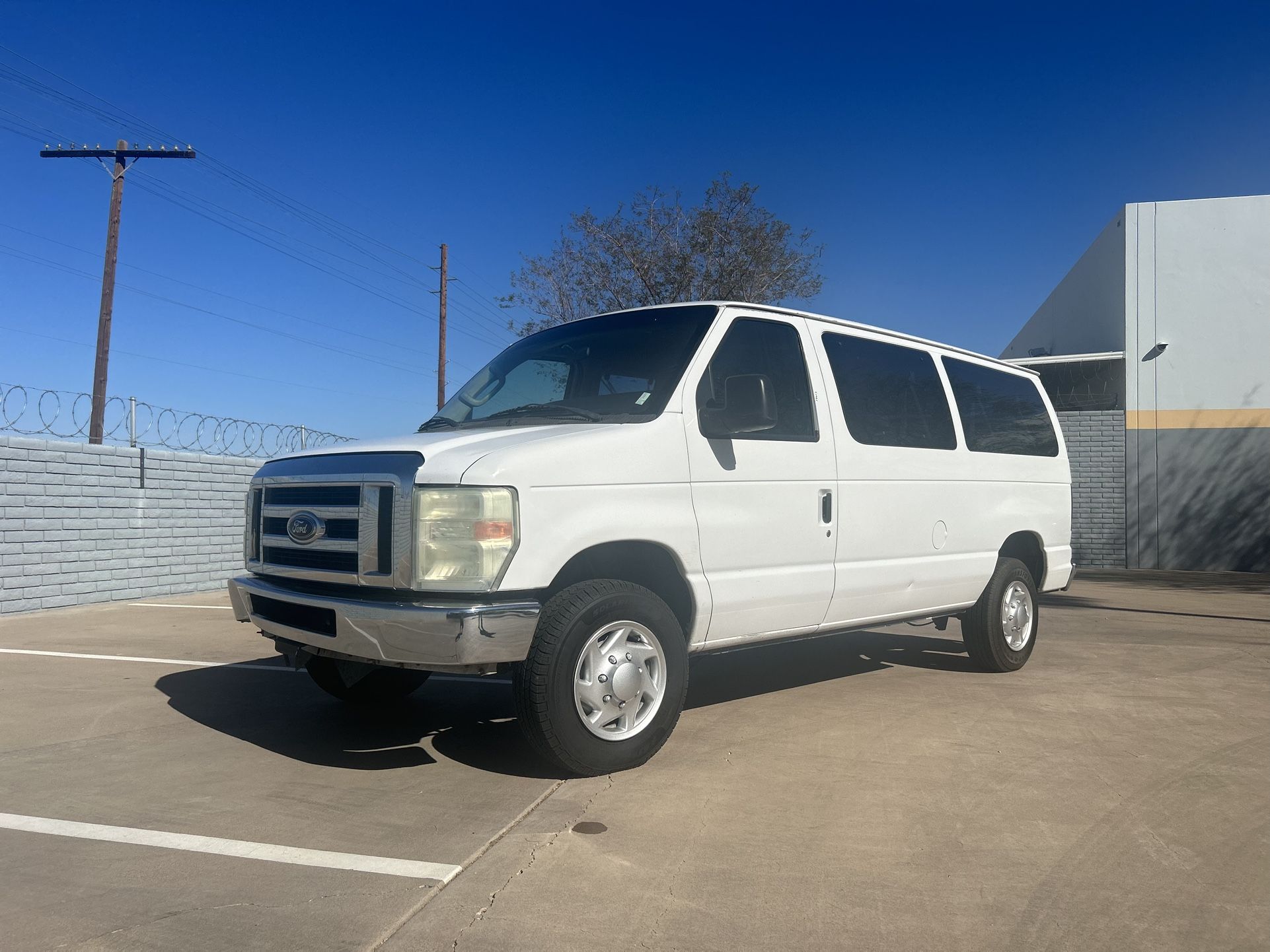 2009 Ford E350 Super Duty Passenger Van