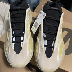 Yeezy 700 V3