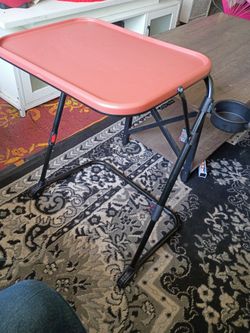 Folding table