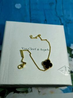 Authentic Van Cleef & Arpels Vintage Alhambra Carnelian Bracelet - Like New w/ Box